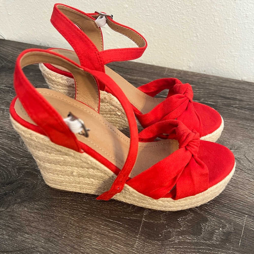 Red wedge